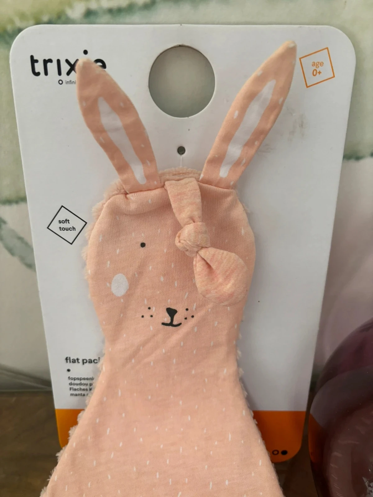 Doudou plat lapin rose abricot attache sucette Trixie – photo 3